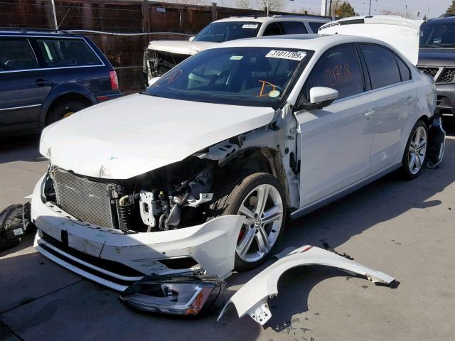 3VW5T7AJ0HM386650 - 2017 VOLKSWAGEN JETTA GLI WHITE photo 2