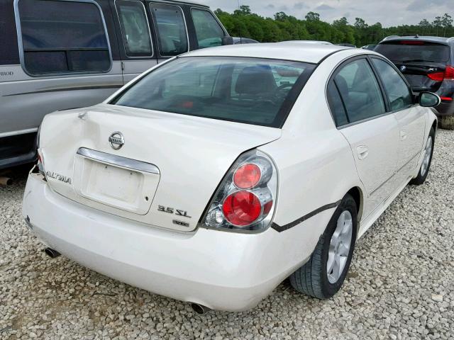 1N4BL11D05N900968 - 2005 NISSAN ALTIMA SE WHITE photo 4