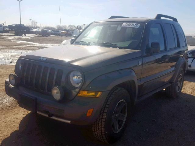 1J4GL38KX5W722474 - 2005 JEEP LIBERTY RE GREEN photo 2