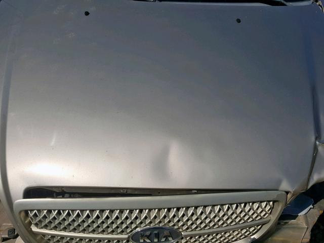 KNDUP131246594603 - 2004 KIA SEDONA EX GOLD photo 7