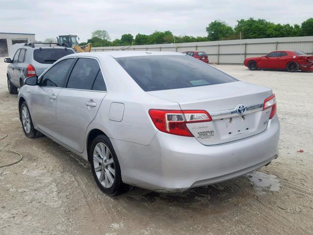 4T1BD1FK4DU093157 - 2013 TOYOTA CAMRY HYBR SILVER photo 3