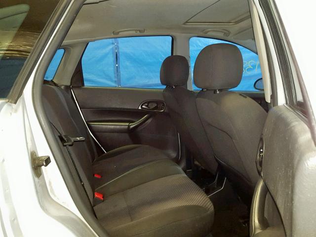 1FAHP37NX7W136893 - 2007 FORD FOCUS ZX5 SILVER photo 6