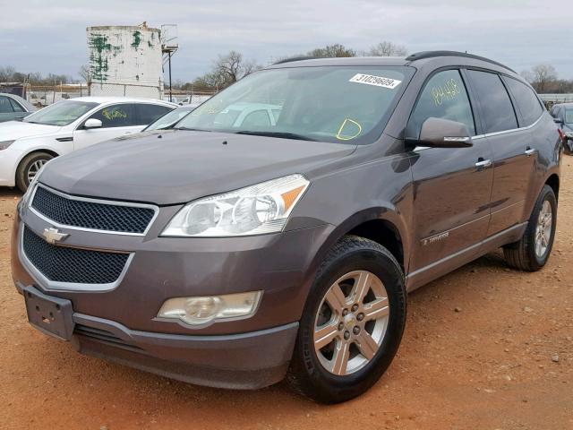 1GNEV23D29S132011 - 2009 CHEVROLET TRAVERSE L BROWN photo 2