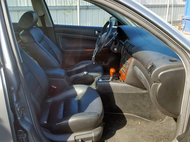 WVWTH63B12P452135 - 2002 VOLKSWAGEN PASSAT GLX GRAY photo 5