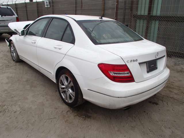 WDDGF4HB8EG198146 - 2014 MERCEDES-BENZ C250 WHITE photo 3