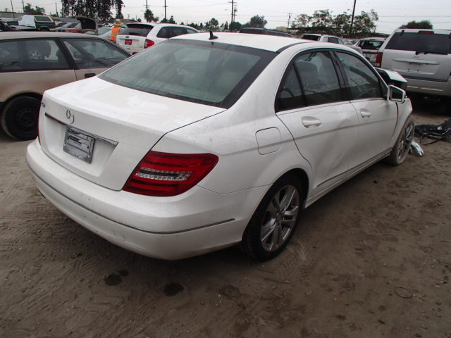 WDDGF4HB8EG198146 - 2014 MERCEDES-BENZ C250 WHITE photo 4