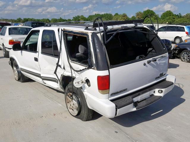 1GNDT13W8W2245602 - 1998 CHEVROLET BLAZER WHITE photo 3