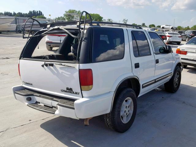 1GNDT13W8W2245602 - 1998 CHEVROLET BLAZER WHITE photo 4