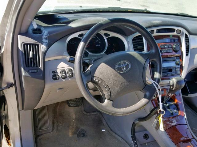 JTEEP21A950079868 - 2005 TOYOTA HIGHLANDER GOLD photo 9