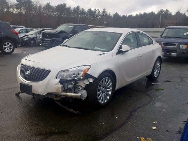 2G4GR5EK9C9153686 - 2012 BUICK REGAL WHITE photo 2