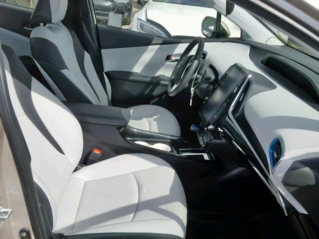 JTDKARFP9H3032650 - 2017 TOYOTA PRIUS PRIM 棕色 照片 5