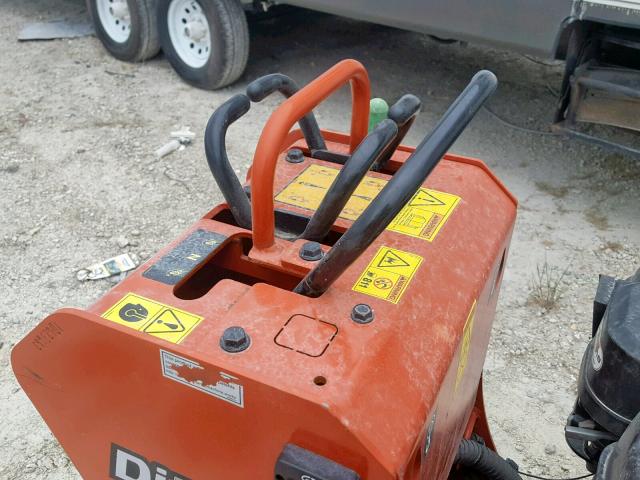 CMWC12XXJG0000032 - 2017 DITCH WITCH TRENCHER ORANGE photo 5