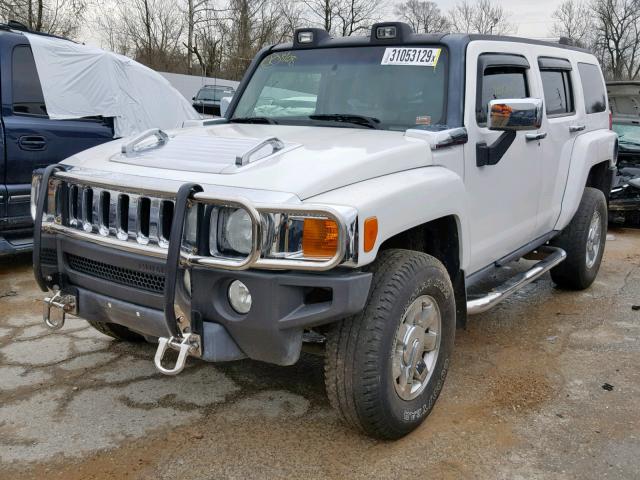 5GTDN136068251936 - 2006 HUMMER H3 WHITE photo 2