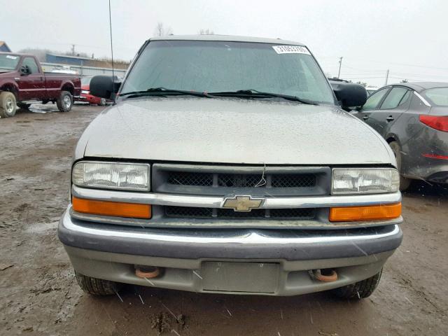 1GNDT13WXY2332002 - 2000 CHEVROLET BLAZER TAN photo 9