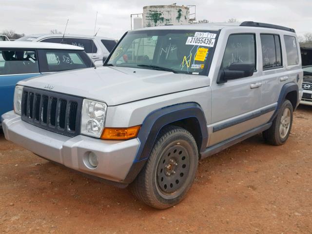 1J8HG48K28C151260 - 2008 JEEP COMMANDER SILVER photo 2