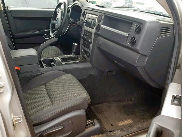 1J8HG48K28C151260 - 2008 JEEP COMMANDER SILVER photo 5
