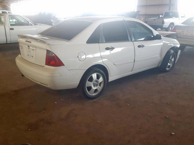 1FAHP34N57W179557 - 2007 FORD FOCUS ZX4 WHITE photo 4