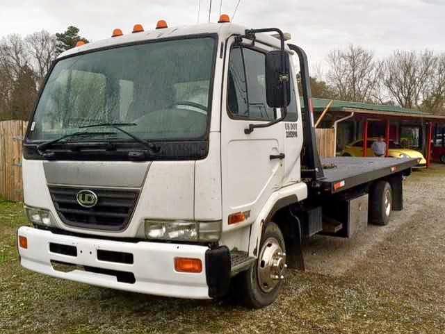 JNAMB80H67AH60332 - 2007 NISSAN DIESEL UD2000 WHITE photo 2