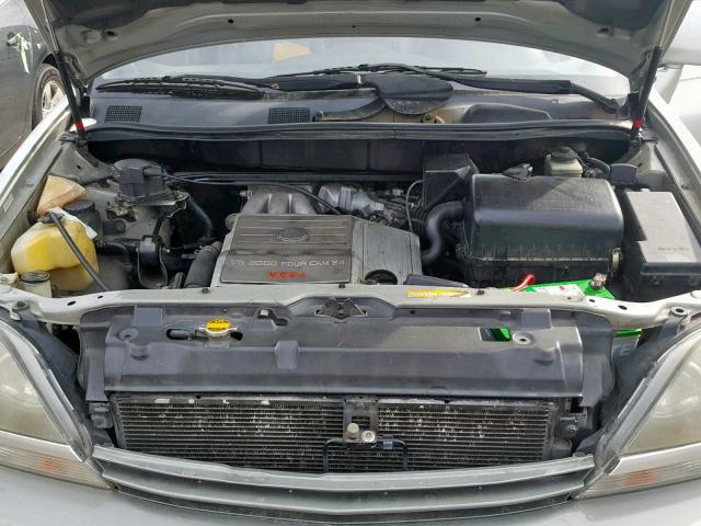 JT6HF10U3X0079952 - 1999 LEXUS RX 300 SILVER photo 7