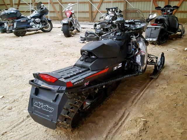 2BPSMNFA0FV000354 - 2015 SKI DOO RENEGADE BLACK photo 4