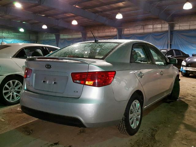 KNAFU4A2XC5470935 - 2012 KIA FORTE EX SILVER photo 4