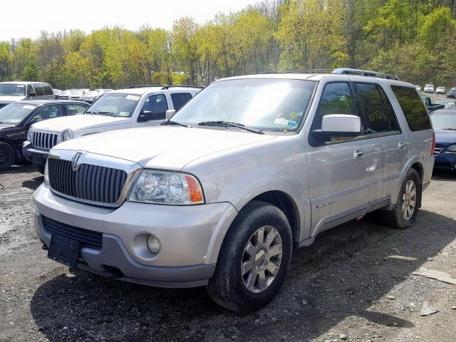 5LMFU28R53LJ21695 - 2003 LINCOLN NAVIGATOR WHITE photo 2