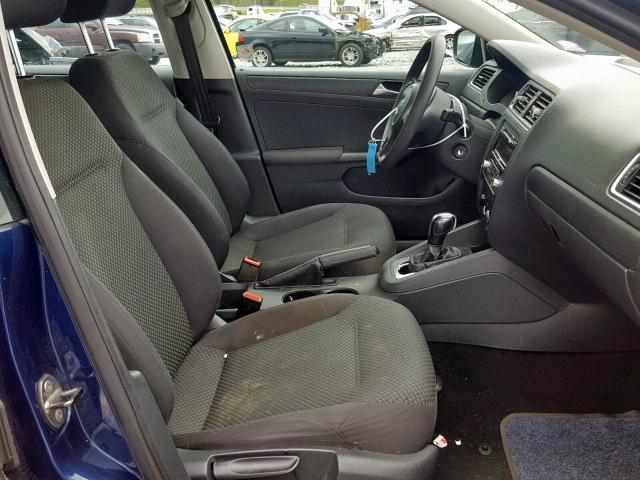 3VW2K7AJ3CM367234 - 2012 VOLKSWAGEN JETTA BASE BLUE photo 5