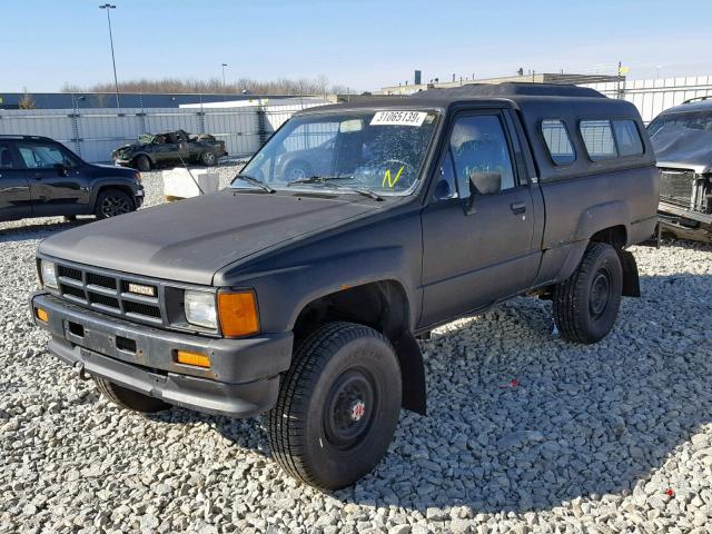 JT4RN63R2G0050303 - 1986 TOYOTA PICKUP RN6 BLACK photo 2