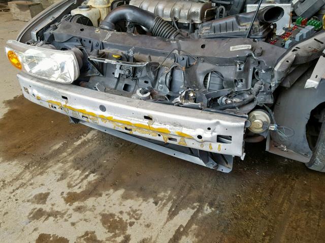 1G8ZF52842Z144195 - 2002 SATURN SL SILVER photo 9