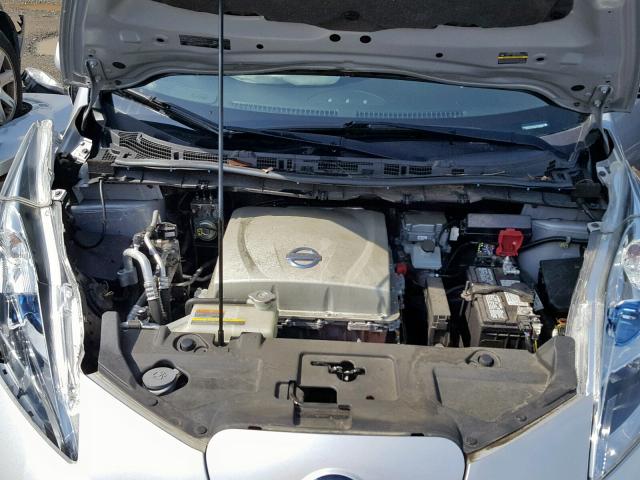 1N4AZ0CP3FC316055 - 2015 NISSAN LEAF S SILVER photo 7