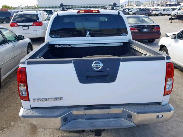 1N6AD07U68C402680 - 2008 NISSAN FRONTIER C WHITE photo 9