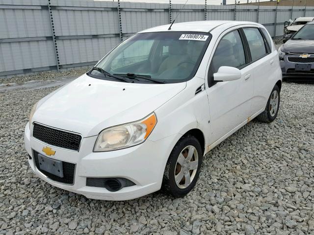 KL1TD66E89B672307 - 2009 CHEVROLET AVEO LS WHITE photo 2