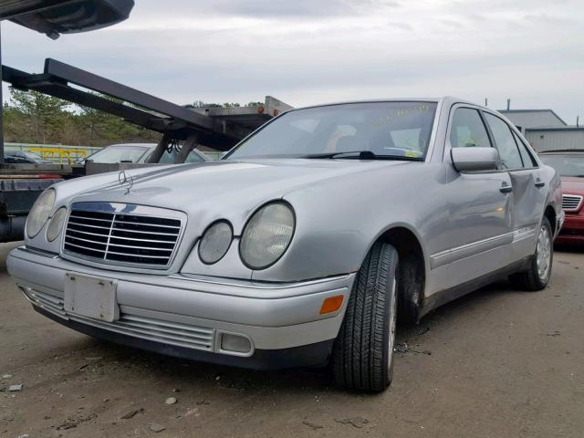 WDBJF25F9WA481007 - 1998 MERCEDES-BENZ E 300TD SILVER photo 2