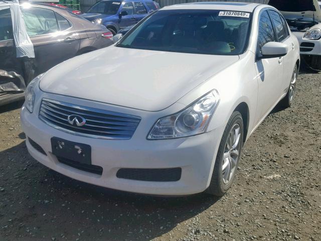 JNKCV61F09M354237 - 2009 INFINITI G37 WHITE photo 2