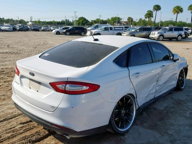 1FA6P0G70F5115420 - 2015 FORD FUSION S WHITE photo 4