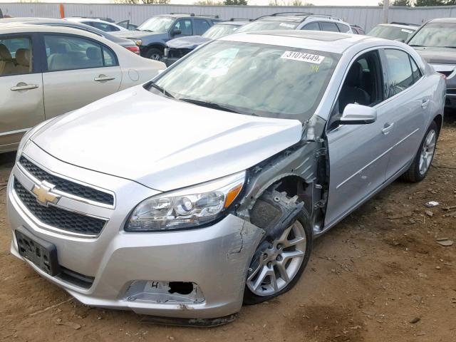 1G11C5SA6DF255505 - 2013 CHEVROLET MALIBU 1LT ნაცრისფერი ფოტო 2