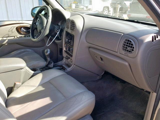 5GADT13S742244705 - 2004 BUICK RAINIER CX BEIGE photo 5