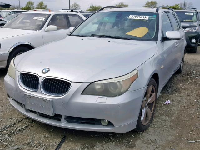 WBANN73546CN00738 - 2006 BMW 530 XIT SILVER photo 2