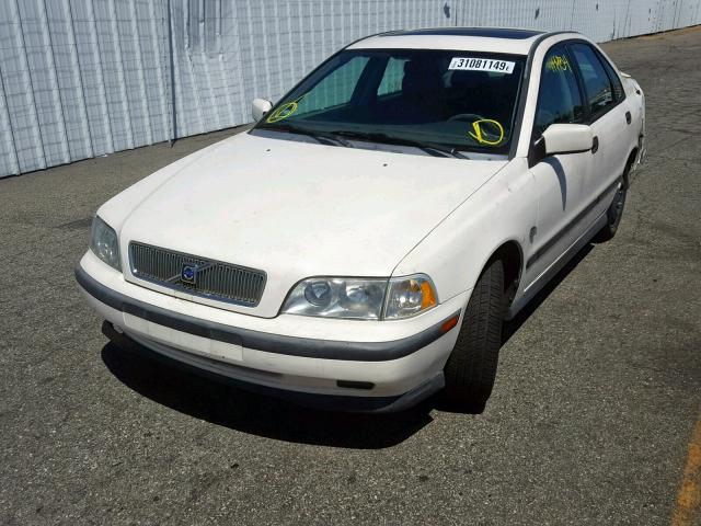 YV1VS255XYF501111 - 2000 VOLVO S40 WHITE photo 2