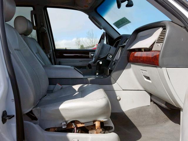 5LMFU28525LJ09942 - 2005 LINCOLN NAVIGATOR 白色 照片 5