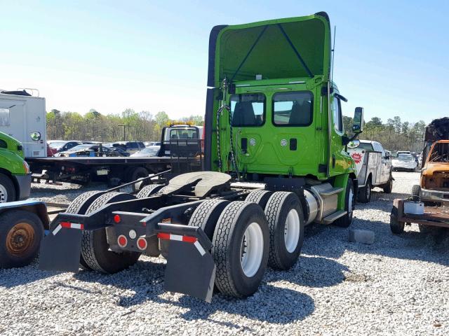 1FUJGBDV3FLGE8996 - 2015 FREIGHTLINER CASCADIA 1 GREEN photo 4