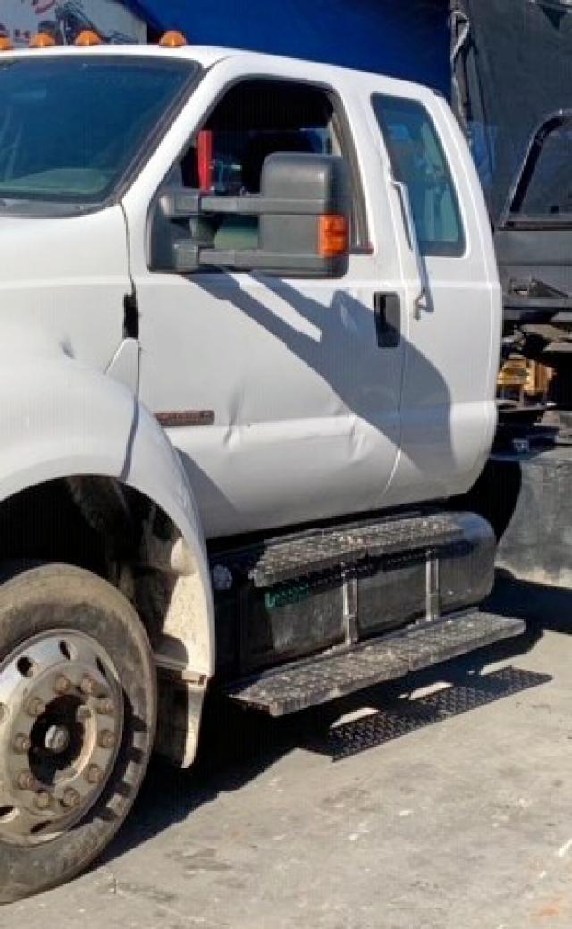 3FRWX6FC8BV422573 - 2011 FORD F650 SUPER WHITE photo 8