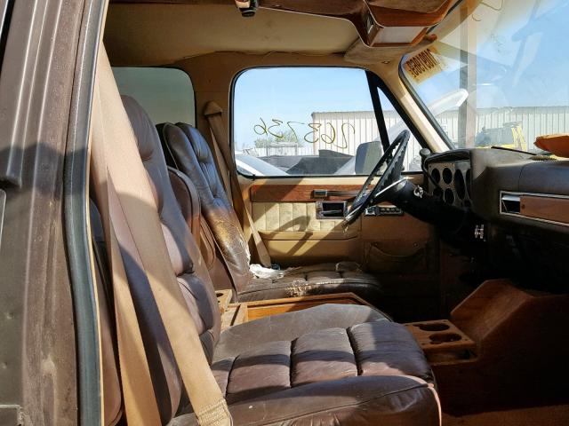 1GTER16K7HF520425 - 1987 GMC SUBURBAN R BROWN photo 5