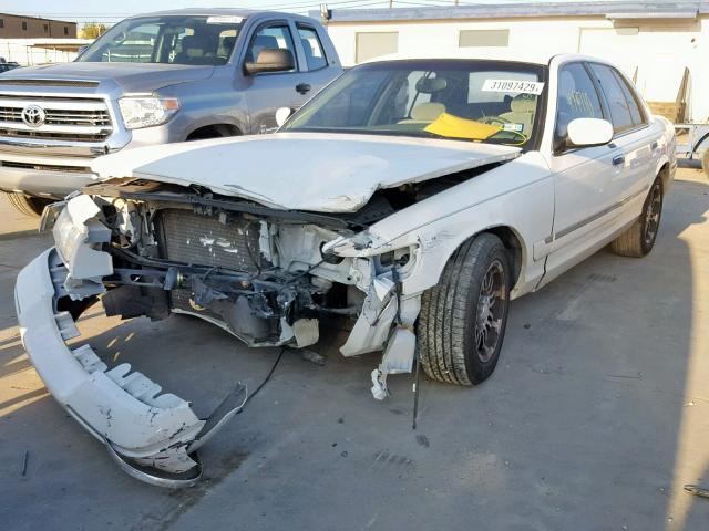 2MEFM74W9XX718856 - 1999 MERCURY GRAND MARQ WHITE photo 2