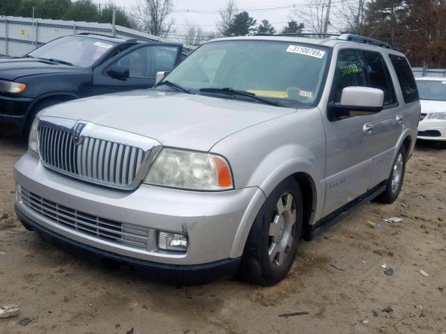 5LMFU27595LJ06814 - 2005 LINCOLN NAVIGATOR SILVER photo 2