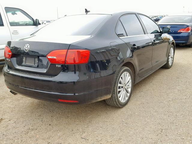 3VWLL7AJ9DM406850 - 2013 VOLKSWAGEN JETTA TDI BLACK photo 4