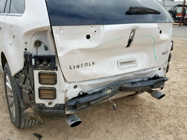 2LMDJ6JK9CBL07574 - 2012 LINCOLN MKX WHITE photo 9