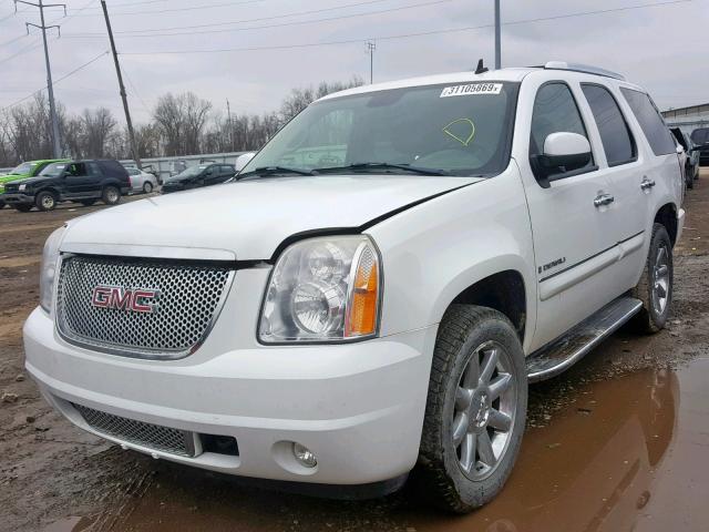 1GKFK638X7J356750 - 2007 GMC YUKON DENA WHITE photo 2