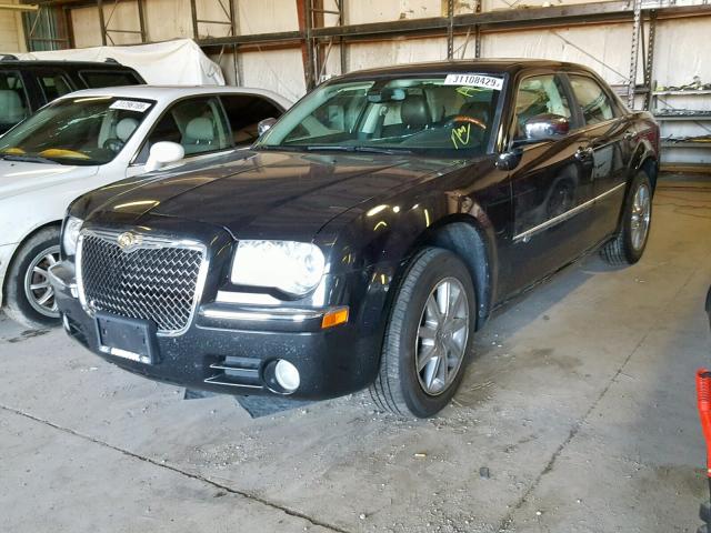 2C3CK6CT8AH133333 - 2010 CHRYSLER 300C BLACK photo 2