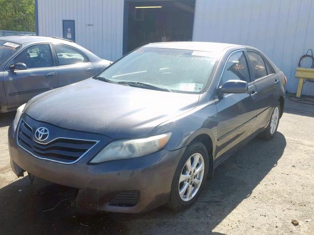 4T4BF3EK5BR101566 - 2011 TOYOTA CAMRY BASE GRAY photo 2